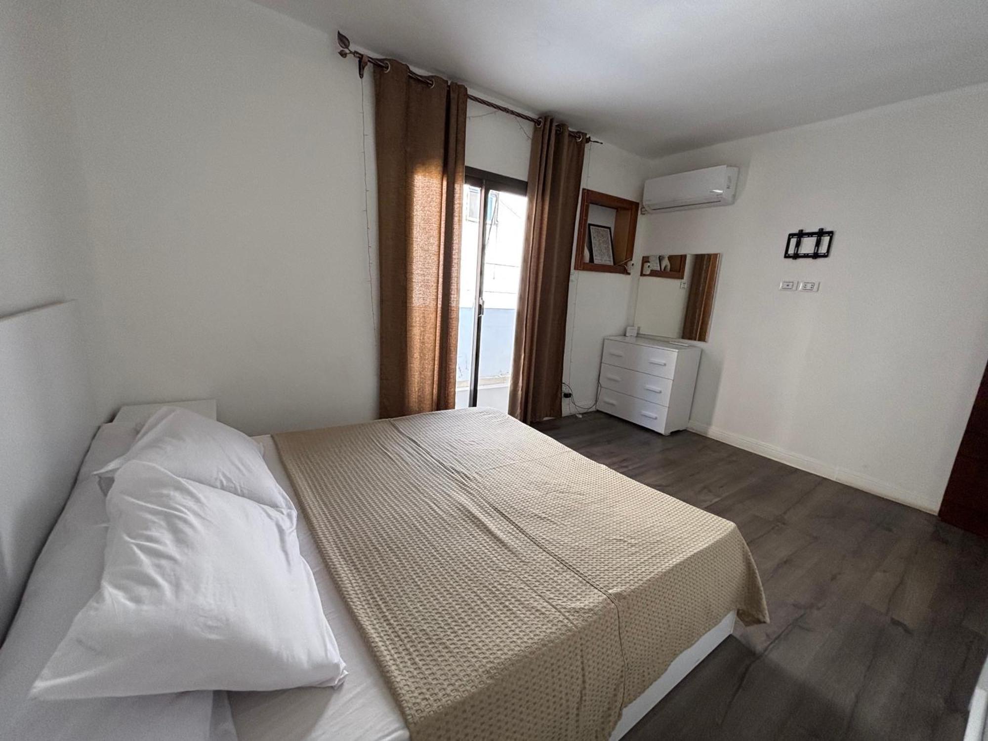 Cozy 2br Centered *