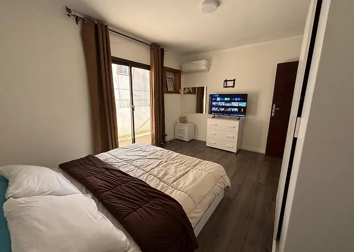 Cozy 2Br City Centered Apartment
